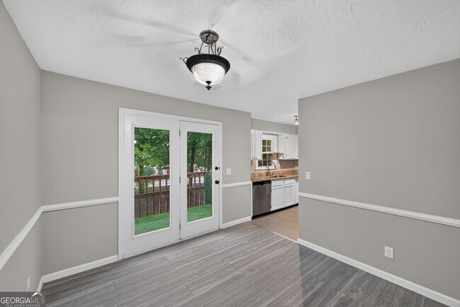 Building Photo - 226 High Creek Dr