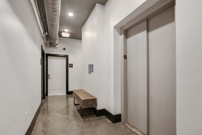 Building Photo - 822 Howard Ave