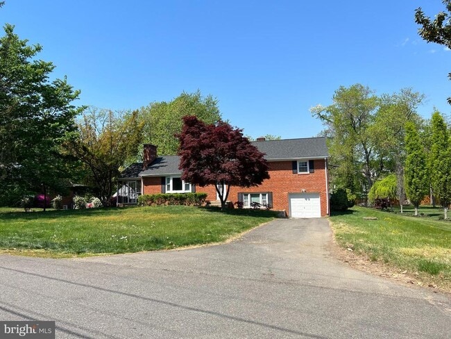 Building Photo - 4616 Willow Run Dr