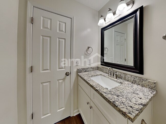 Building Photo - 626 Mable Dr