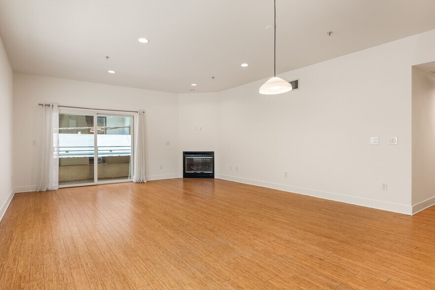 Building Photo - 11831 Avon Way