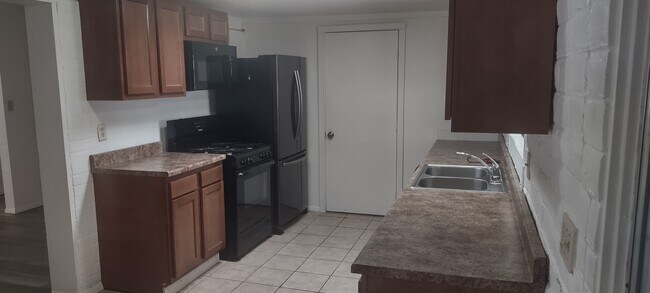 Building Photo - 4725 E 25th St