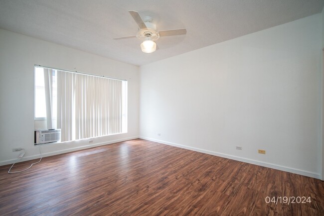 Building Photo - $3,000 / 2br - 874ft2 - 2 BED 2 BATH TOWNH...