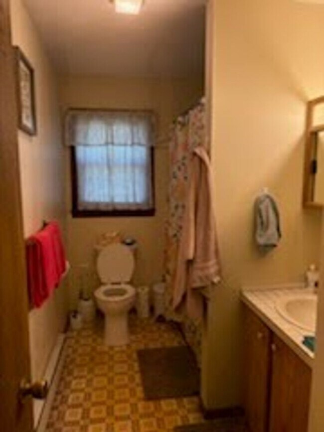 Building Photo - 38 Woodhill Ct