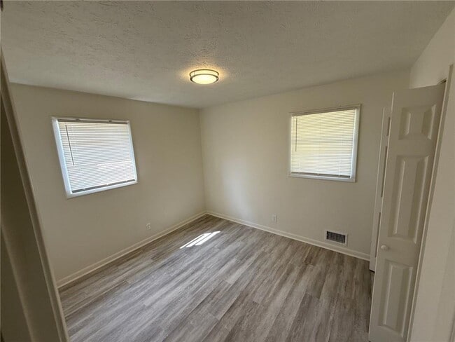 Building Photo - 4680 Ryan Rd