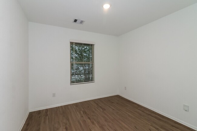 Building Photo - 3302 Aster Mdw Wy