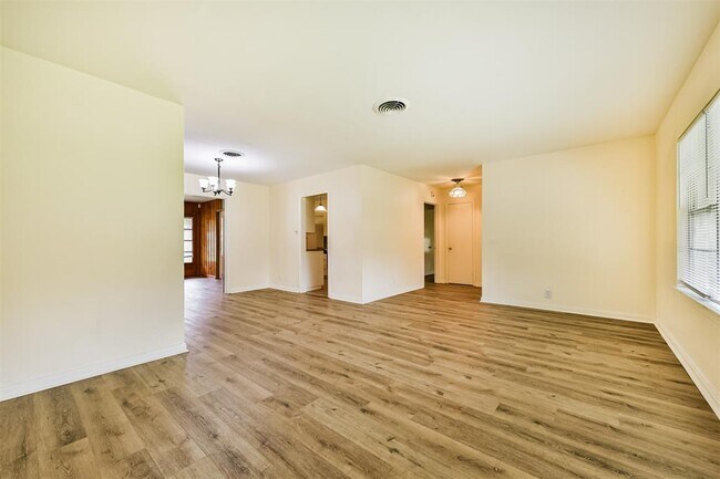 Building Photo - 3022 Broadmead Dr