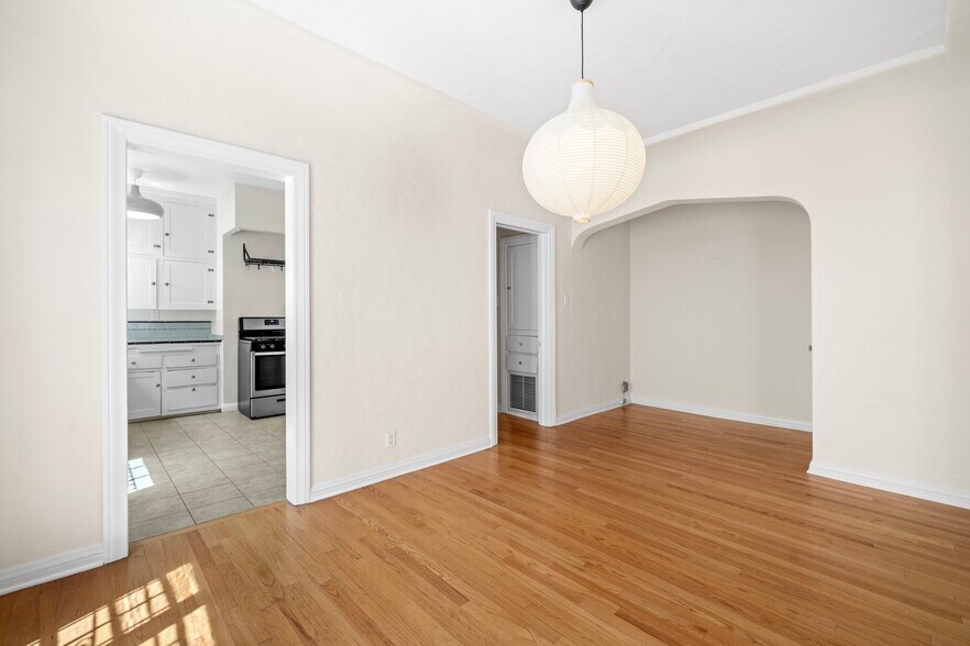 Building Photo - 429 N Gardner St