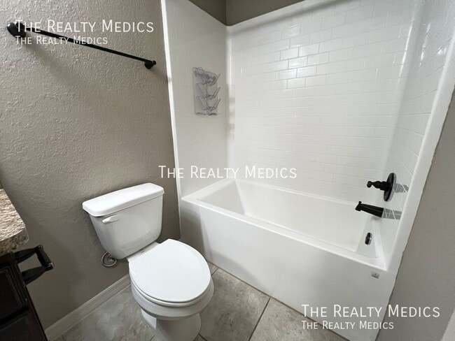 Building Photo - 15593 SW 48th Ave