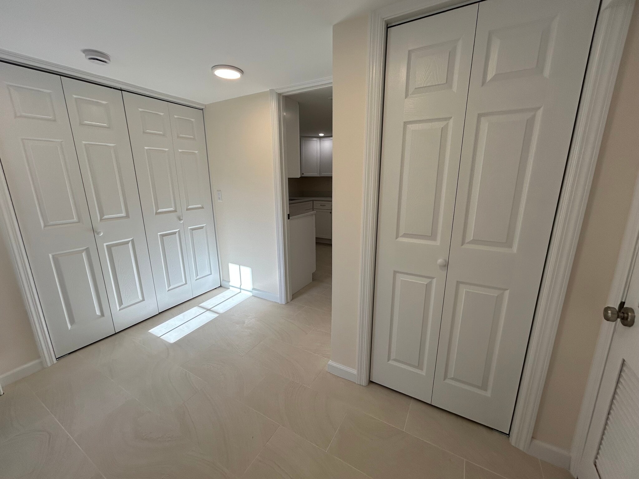 Entry way - 90 Havemeyer Ln