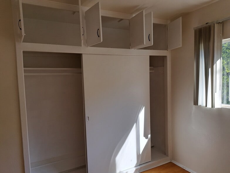 Building Photo - 630 Westbourne Dr