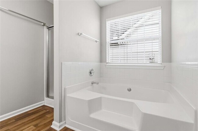 Building Photo - 2922 Knoll View Pl
