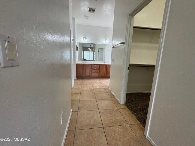 Building Photo - 4228 E Stony Meadow Dr
