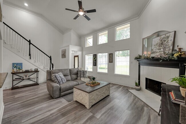 Building Photo - 3215 Canterbury Ln