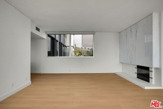 Building Photo - 17352 Sunset Blvd