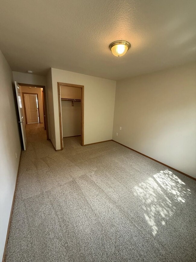 Building Photo - 2117 NE 81st Ave