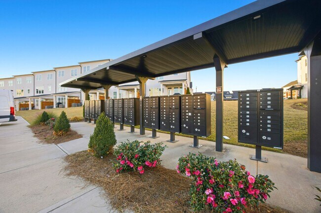 Building Photo - Walkable Lifetsyle in Westshore!