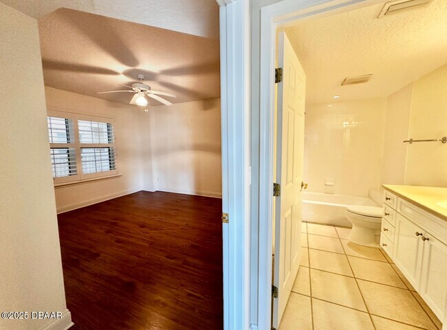 Building Photo - 4670 Links Village Dr