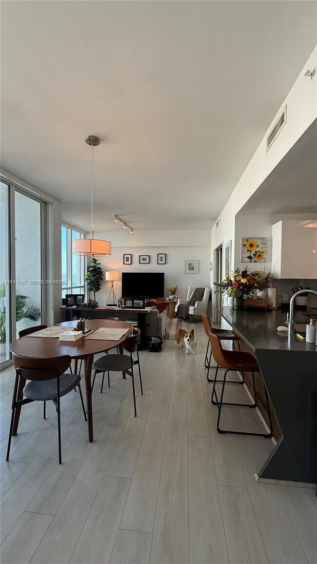 Building Photo - 601 NE 27th St