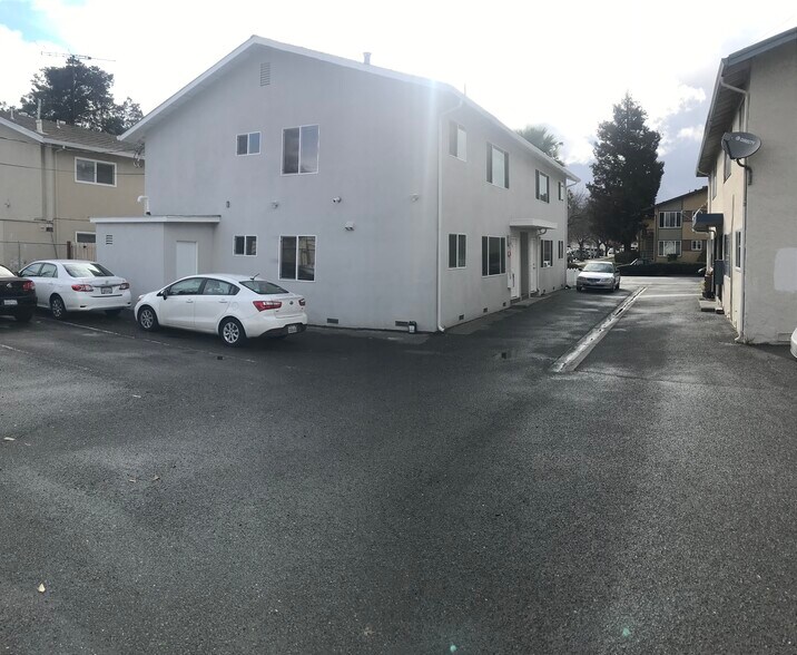 Building Photo - 1636 Queen Charlotte Dr