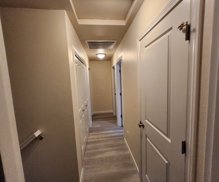 Building Photo - 9270 SE Caruthers St