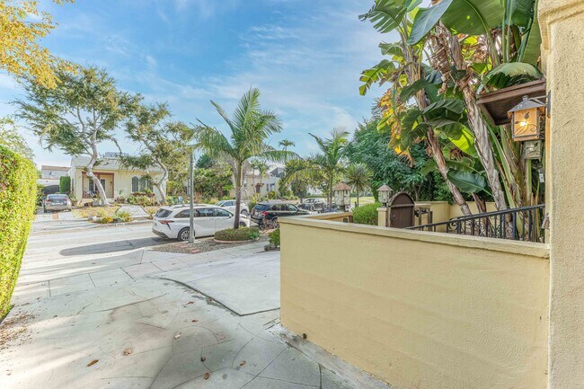 Building Photo - 6252 Commodore Sloat Dr