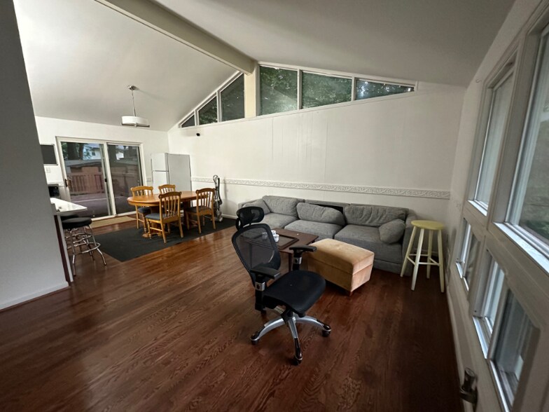 Building Photo - 0xx Commonwealth Blvd