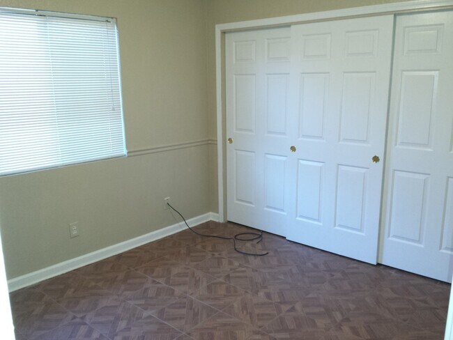 Building Photo - 3190 Driftstone Dr