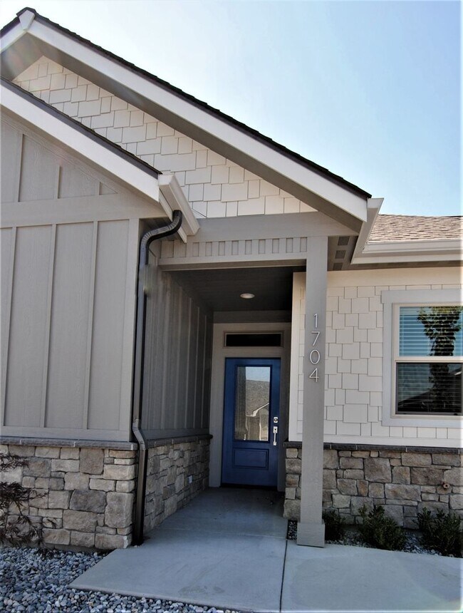 Primary Photo - 1704/1706 Danny Boy Lane Duplex