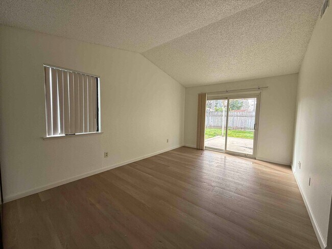 Building Photo - Great Natomas 3 Bedroom on Large Court