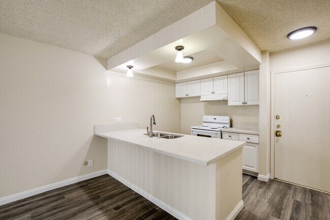 Building Photo - 451 S Harvard Blvd
