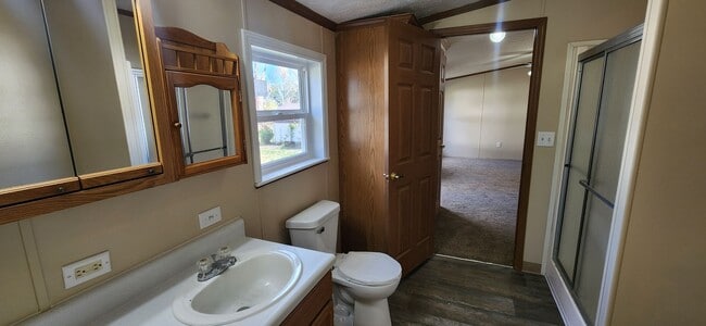 Building Photo - Spacious 3 Bedroom, 2.5 bathroom home with detached garage!