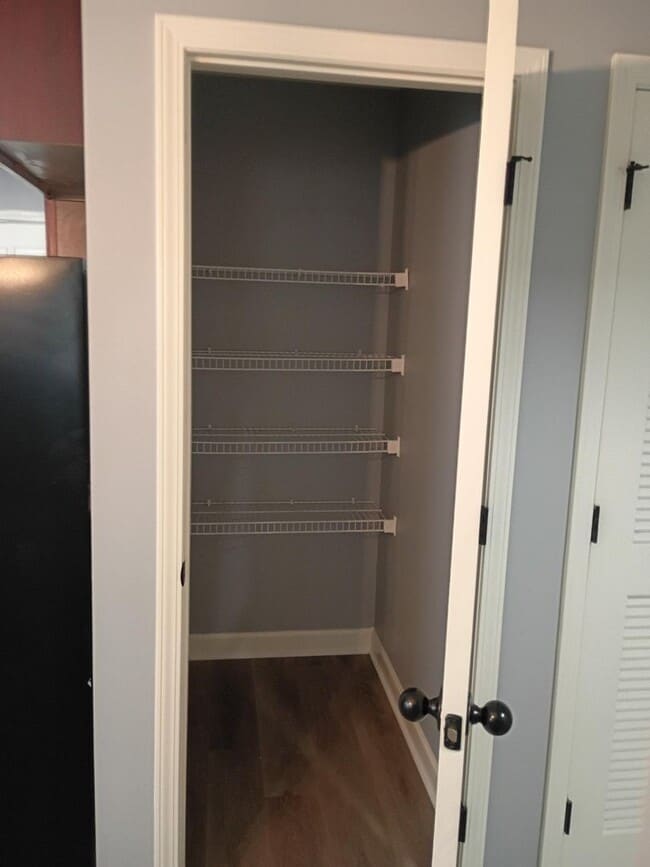 Building Photo - Beautiful Three Bedroom, Two Bathroom Sing...