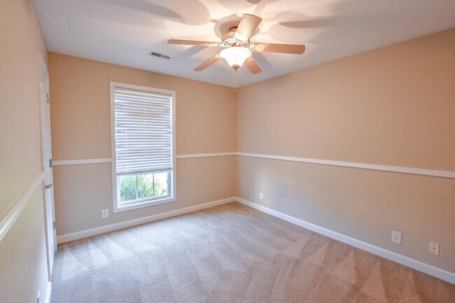 Building Photo - Pet Friendly Three Bedroom with Bonus!