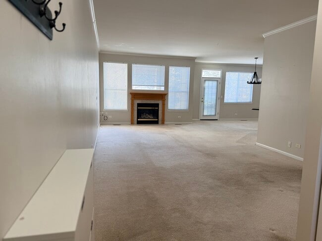 Building Photo - 2305 Sandy Creek Dr