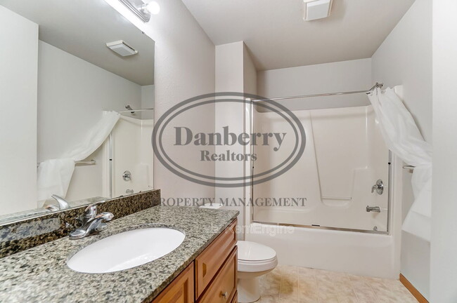 Building Photo - 1113 N Byrne Rd