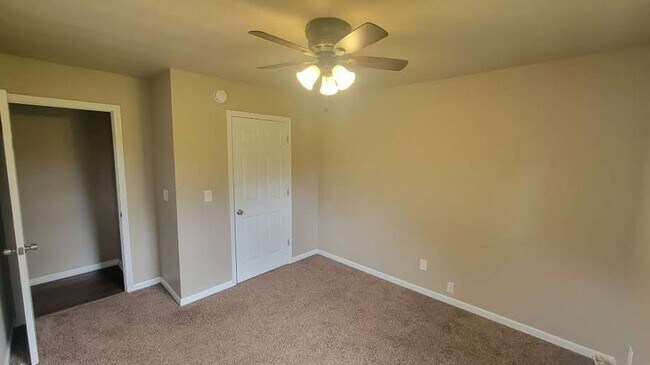 Building Photo - 3/1 Apartment in Batesville • Water Included • Commutable