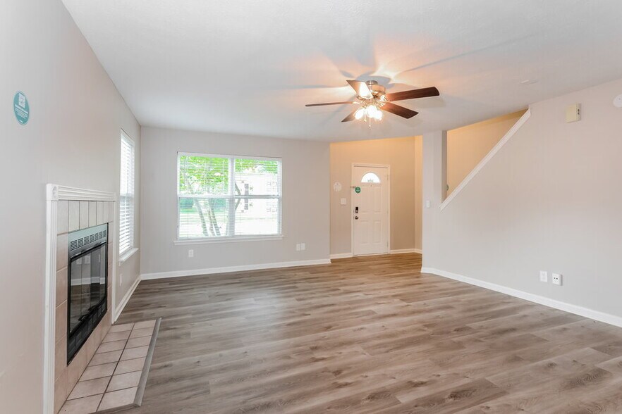Building Photo - 56 Knoll Ln