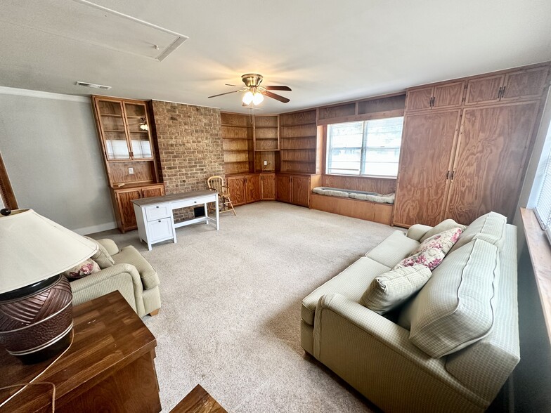 Bonus game room / living room - 1204 Blueridge Pky