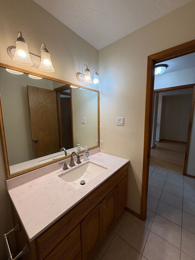 Building Photo - 2719 Topley Ave