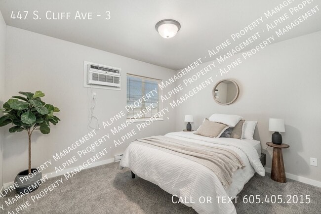 Building Photo - 447 S Cliff Ave