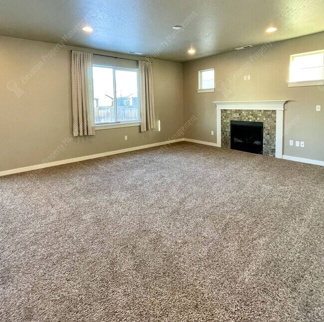 Building Photo - Rare 5 BR home in Southwest Redmond