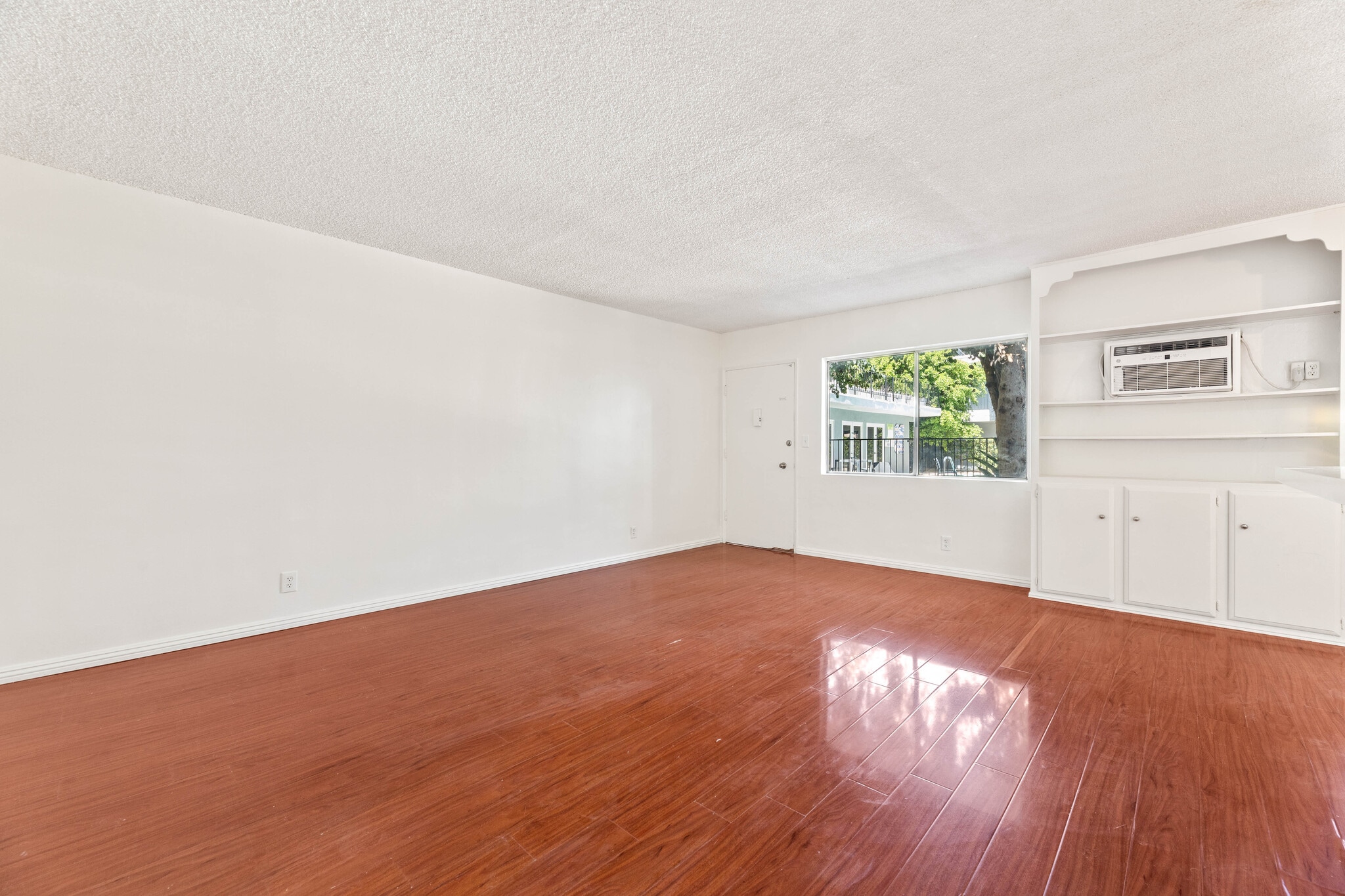 Building Photo - 10535 Lindley Avenue