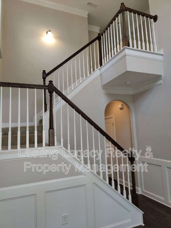 Building Photo - 847 Silver Leaf Dr