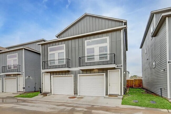 Building Photo - 4906 Paradigm Ln