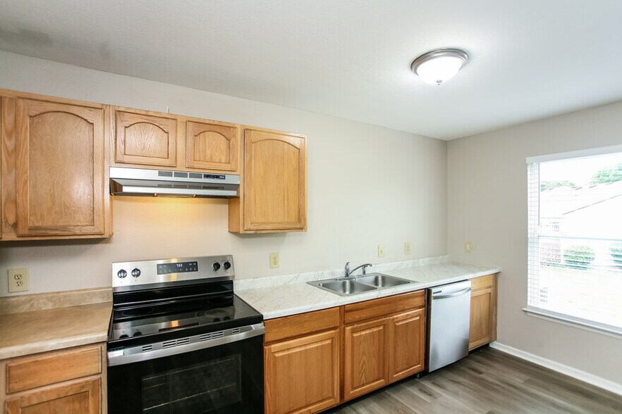 Building Photo - 2023 Orchid Bloom Dr