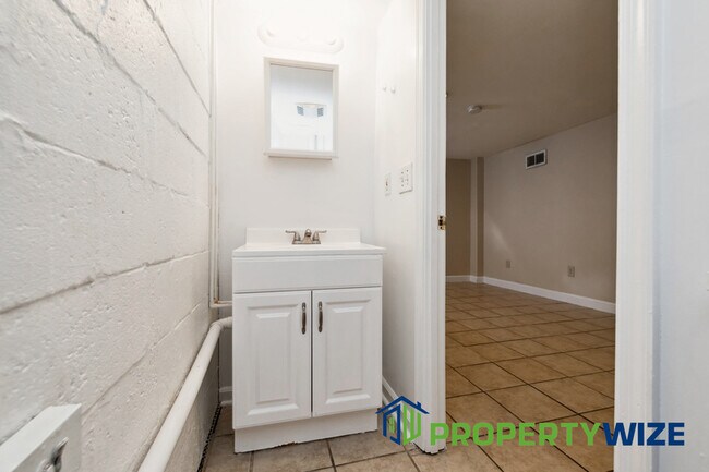 Building Photo - 1250 Walker Ave