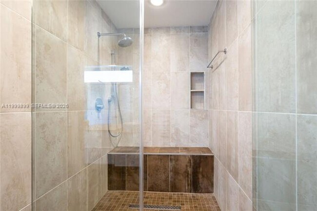 Building Photo - 14610 Tarpon Dr