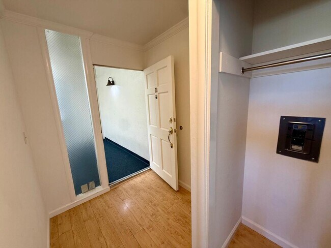 Building Photo - BEAUTIFUL UPPER 3BD/2BA UNIT PLUS BONUS ROOM. TIBURON CONDO. MT.TAM VIEWS!