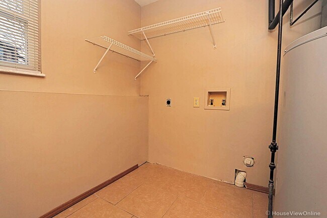Building Photo - 4 Bedroom House in Cape